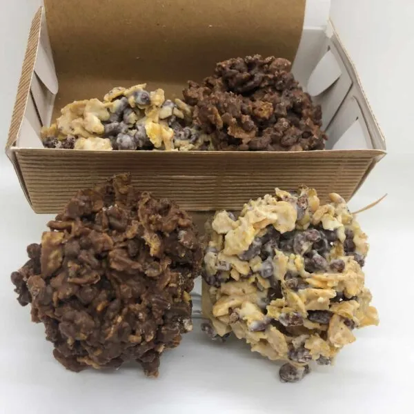 Caja de rocas de chocolate blanco, con leche y negro