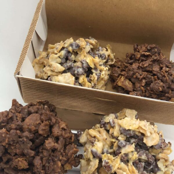 Alternative view of Caja de rocas de chocolate blanco, con leche y negro