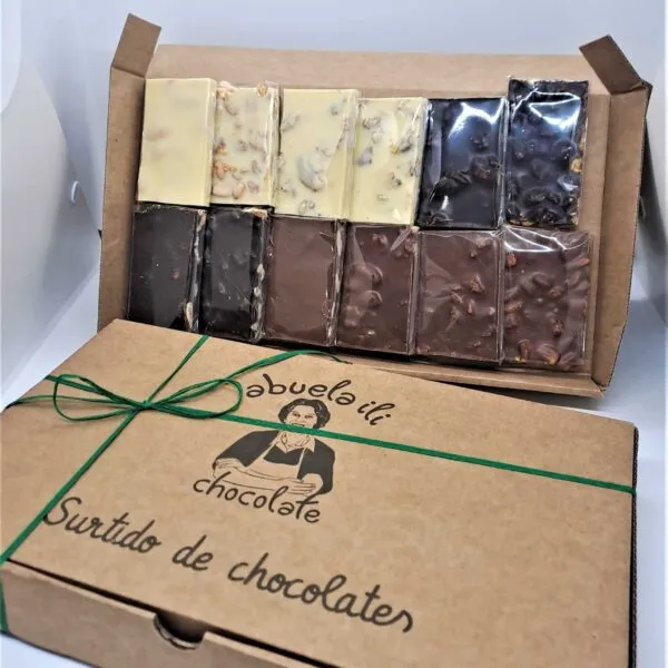 Alternative view of Caja surtida de turrón de chocolate negro, con leche y blanco