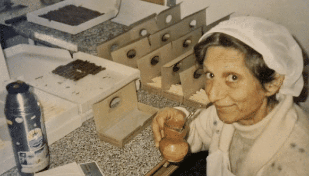 Abuela Ili celebrando 25 años de chocolate artesanal en la Alpujarra